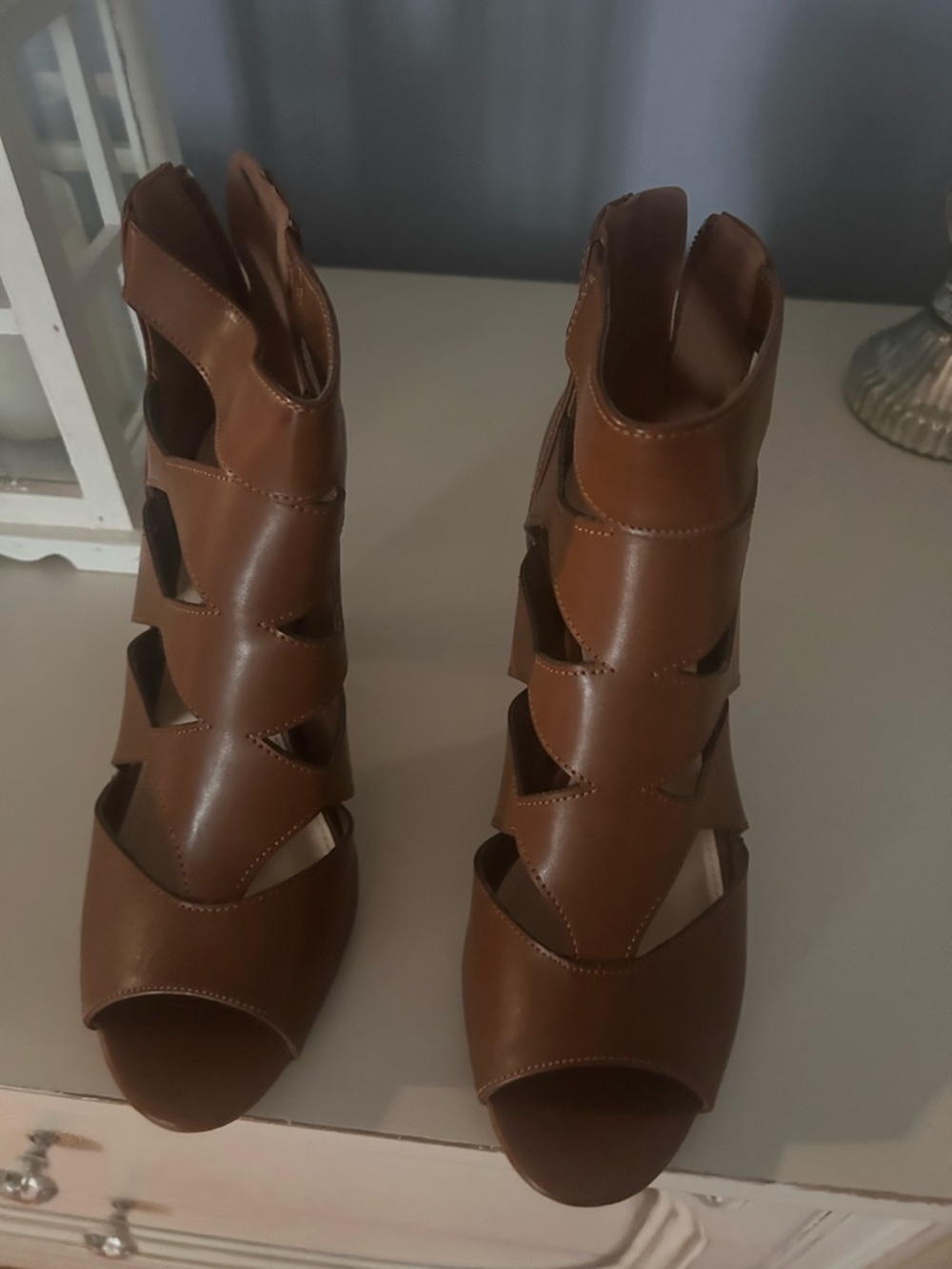 Liz Claiborne Tan Cutout Peep-Toe Ankle Booties new